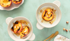 Nectarines a la planxa amb mel i iogurt